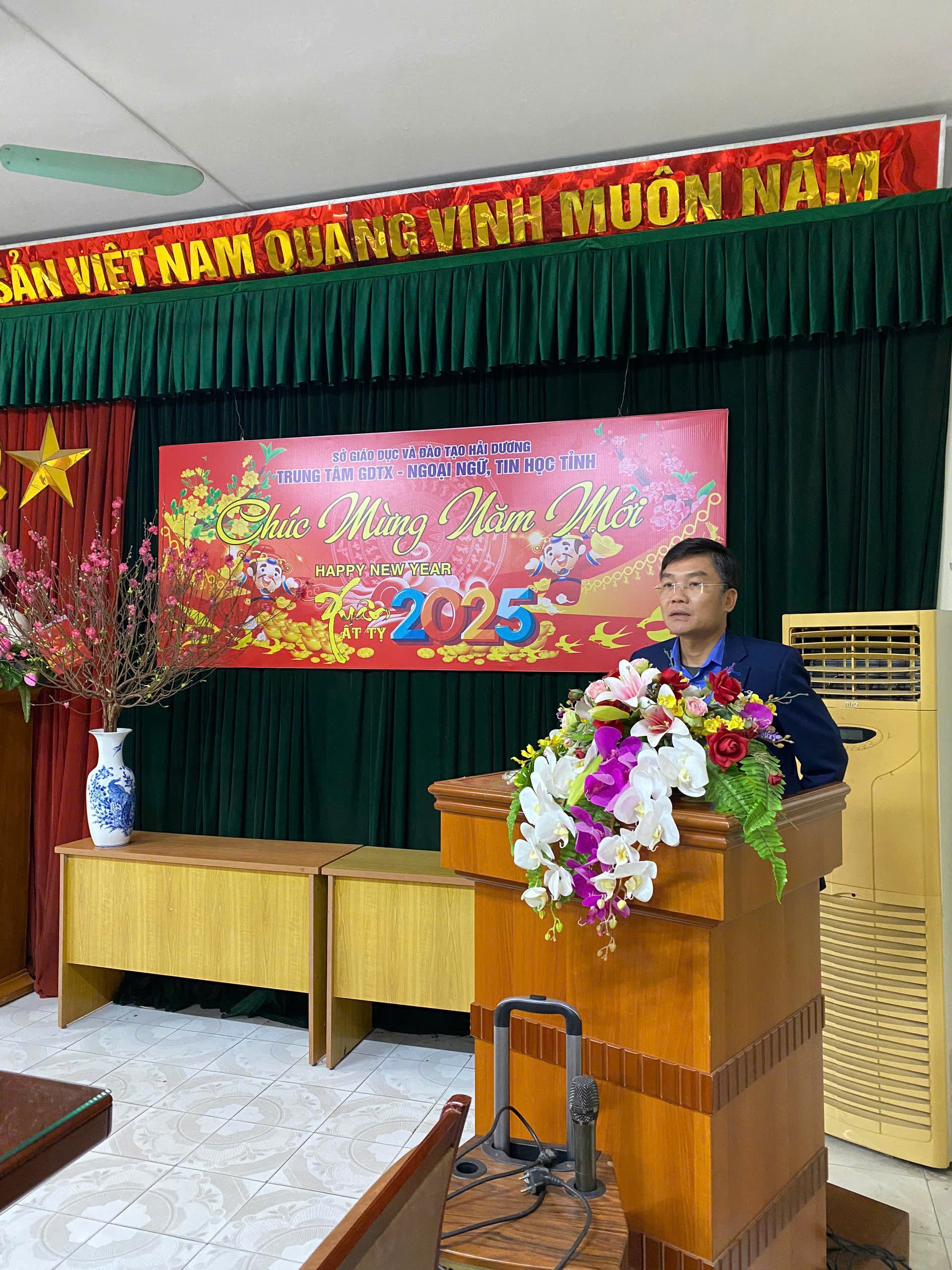 Giám đốc Hoàng Tiến Dũng phát biểu chúc mừng